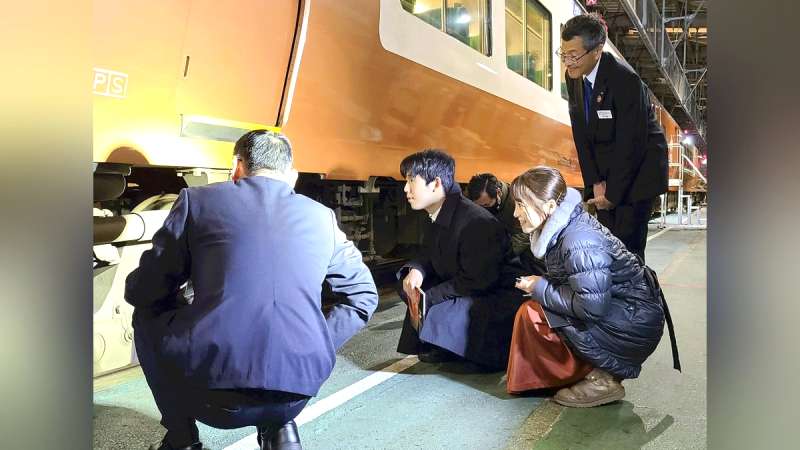 藤井聡太竜王、出雲市で新型特急「やくも」視察!感想は?