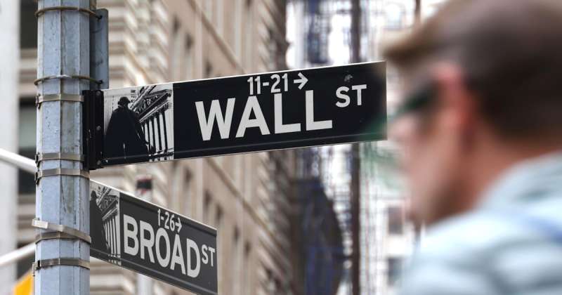 NYダウ急落!500ドル超安、景気後退懸念で何が起きた?