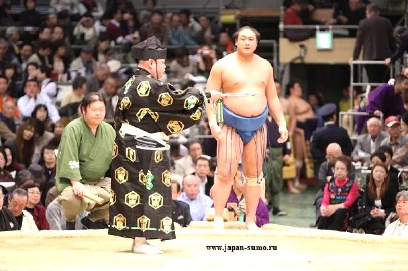 炎鵬、白星発進!どんな技で勝った?動画はどこで見れる?