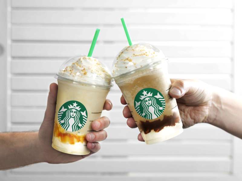 スタバ新作ストロベリーフラペチーノの味と、ストロベリーボールを割った後の味の違いは?