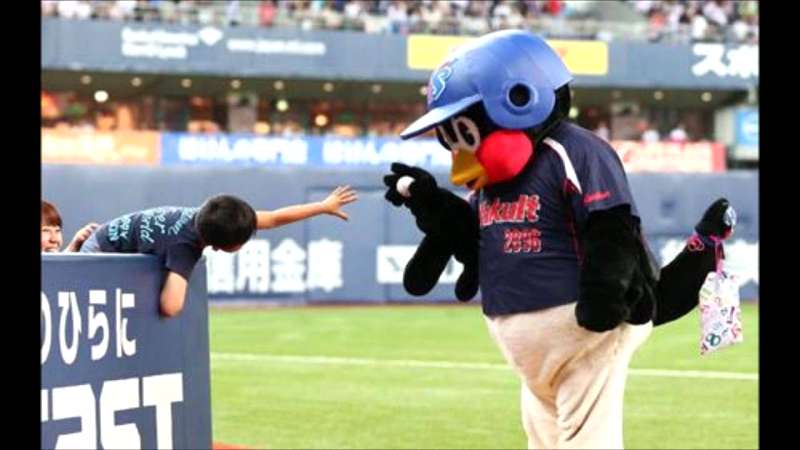 ヤクルト、高津監督がつば九郎と開幕投手発表を予告!誰が先発?