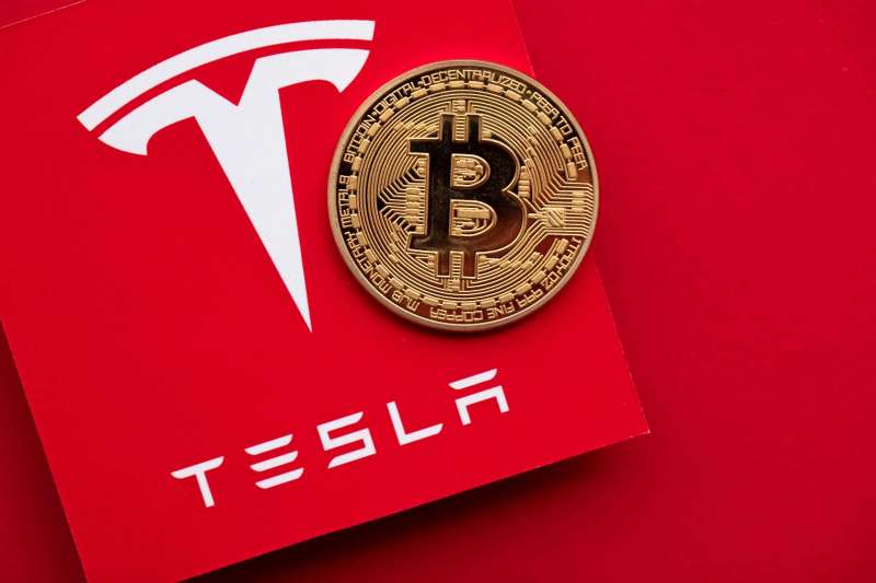 テスラ株価目標、UBS予想225ドルに下方修正。今後の株価動向は?