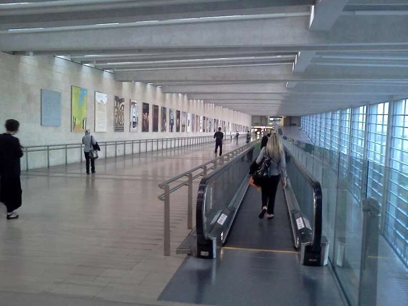 羽田空港サテライトと第2ターミナル本館の直結通路で、バス移動は不要?写真付き解説